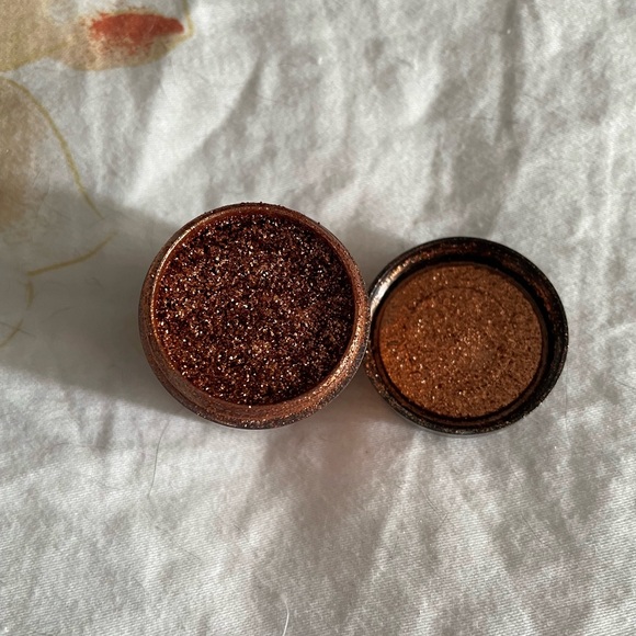 MAC Pigment in Copper Sparkle - Picture 3 of 3